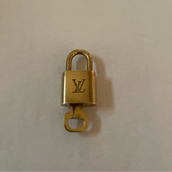 Louis Vuitton Brass Lock & Key 303 - Picture 2 of 5